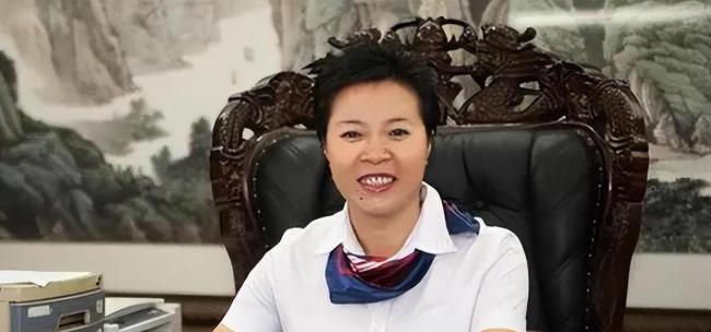 箱包女王破产后卖包子重启人生 从辉煌到重生的坚韧之路