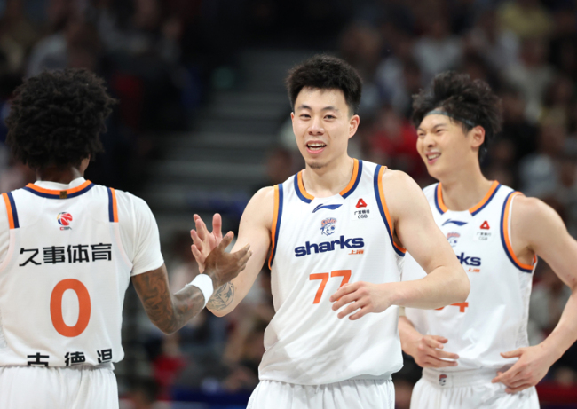 24年后再回常规赛第一，上海男篮这一次到底不一样在哪