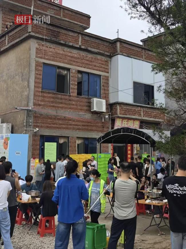 莫氏鸡煲老板爆火前的佛系人生 意外走红引发流量热潮