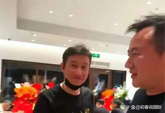 文章面馆大排长队 明星转行引热议