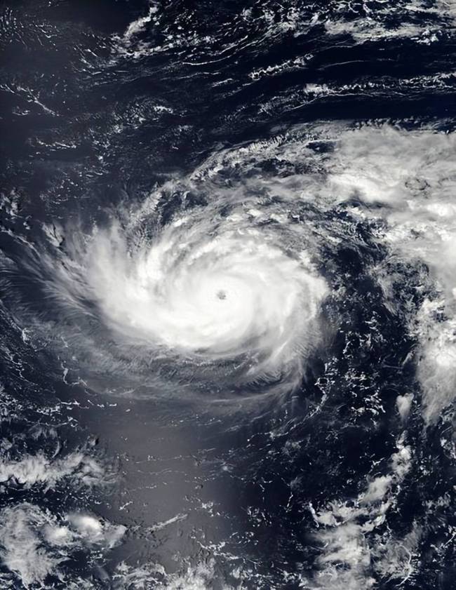 超强台风“森拉克”将正面袭击塞班岛 4月罕见风王来袭