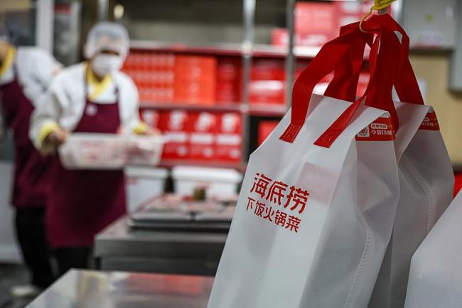 海底捞回应员工买礼物事件