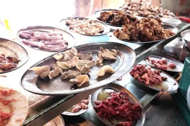 顺德鸡煲带火顺德美食 小店排队超300桌