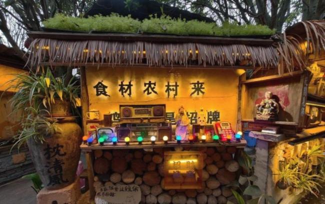 刘雨鑫带火老莫鸡煲后涨粉82万 流量下的小店困境