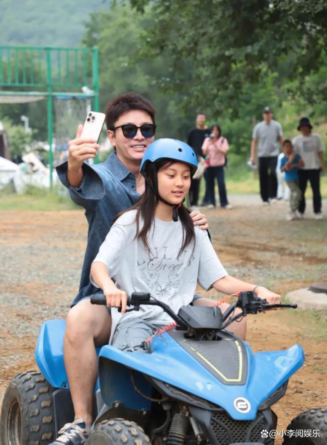 甜馨回应给贾乃亮做蛋糕 亲手烘焙传递爱