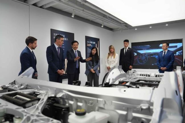 西班牙首相：中国正在铸造辉煌 赞赏中国蓬勃发展