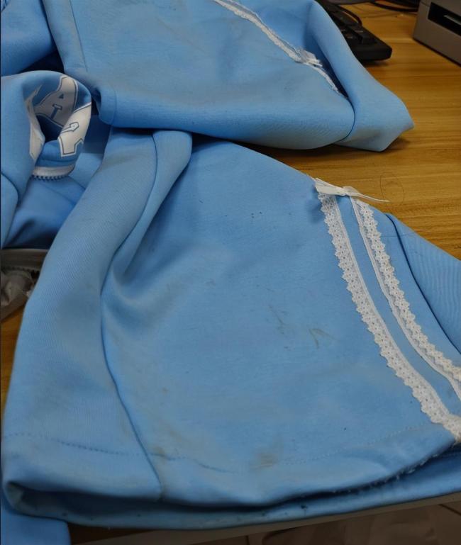 演出服遭集体退货家属称表演取消村 彩排已穿却申请退货