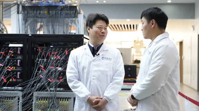 造出国产超导量子计算机 他却曾被当神棍 从零到商用的量子之路