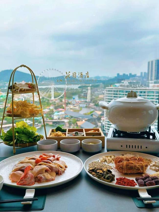 以莫氏鸡煲为核心的美食街区初具雏形