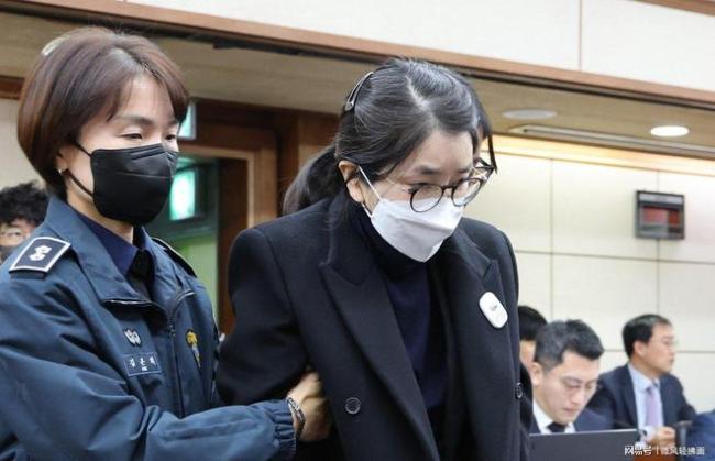 尹锡悦笑看金建希却惨遭无视 夫妻共陷政治漩涡