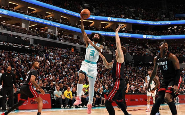 拯救黄蜂之人叫“科比” 怀特关键时刻闪耀