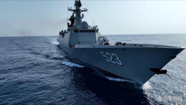 外军大舰强闯海峡 解放军强硬驱离 海上生死缠斗