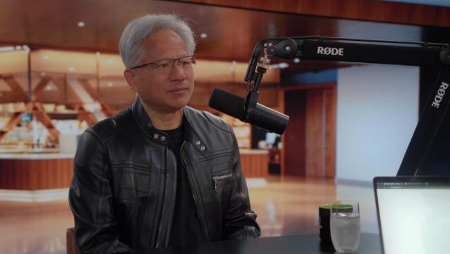 黄仁勋:芯片不是浓缩铀 卖中国咋了