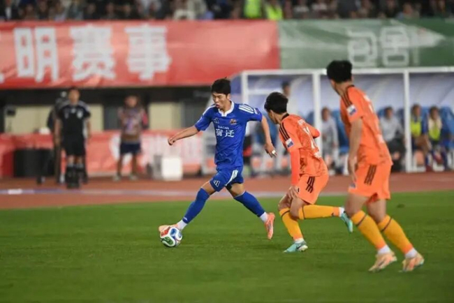 苏超“南兄南弟”火遍球迷圈