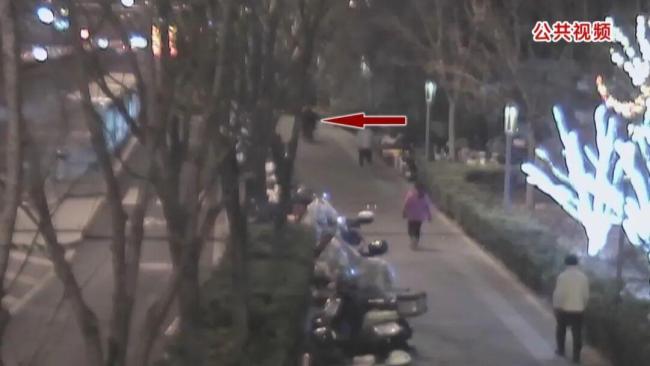 男子撞人后连夜辞职，入职信息也是假的！他到底是谁？ 逃逸难逃法网