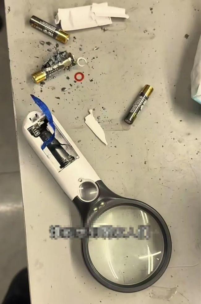 男子称放大镜静置时内部南孚电池突然爆炸 假货电池引发担忧