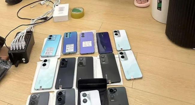 小伙入职1天 公司40多部手机