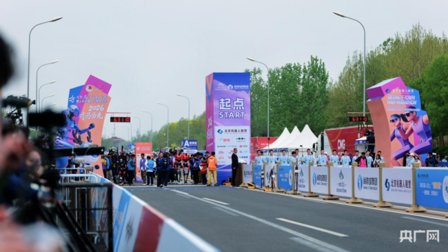 人形机器人马拉松比赛碾压人类