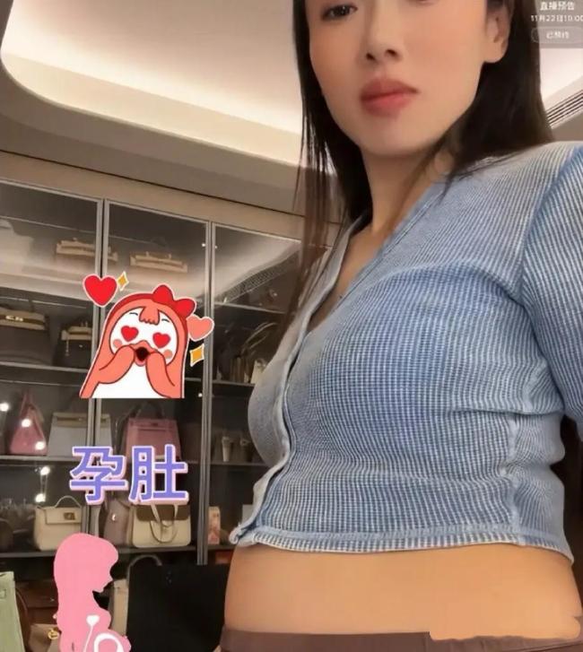 吴千语晒照抱婴儿喂奶 温馨画面引猜测