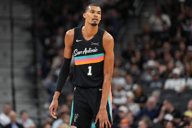 文班亚马脑震荡退赛预计缺阵一周 面部撞击地板引发关注