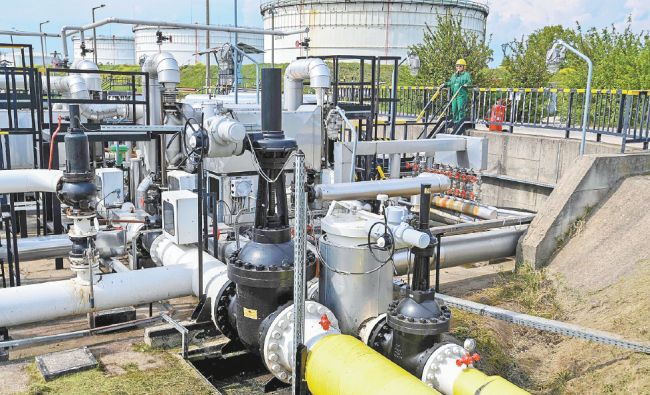 “苦涩余味”仍存，俄石油中断数月后恢复输欧