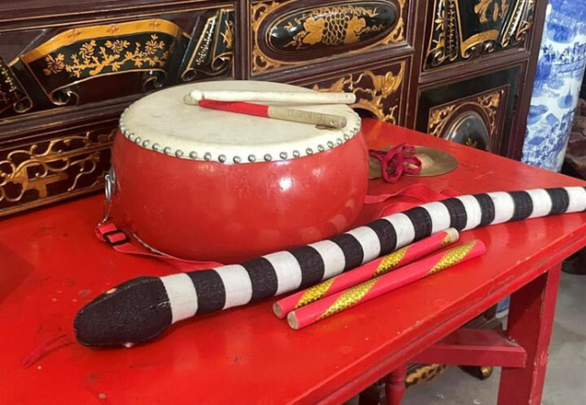 英歌舞小女孩与官兵齐跳“中华战舞”：又猛又萌引爆网络