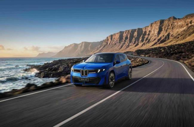 两款长轴距版宝马新世代车型首发 电动智能新篇章