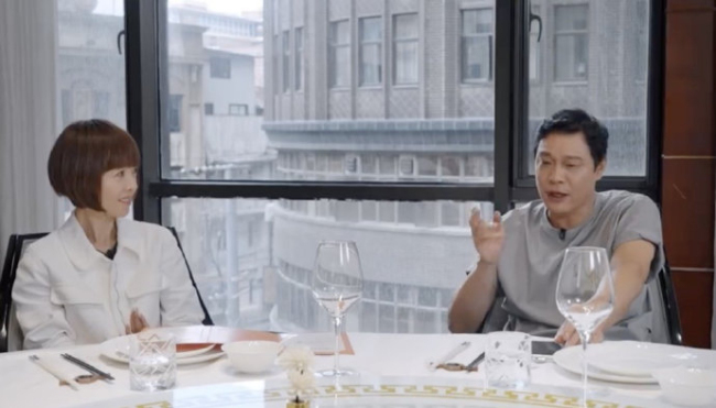 范志毅参加绿茵怀旧赛感谢球迷