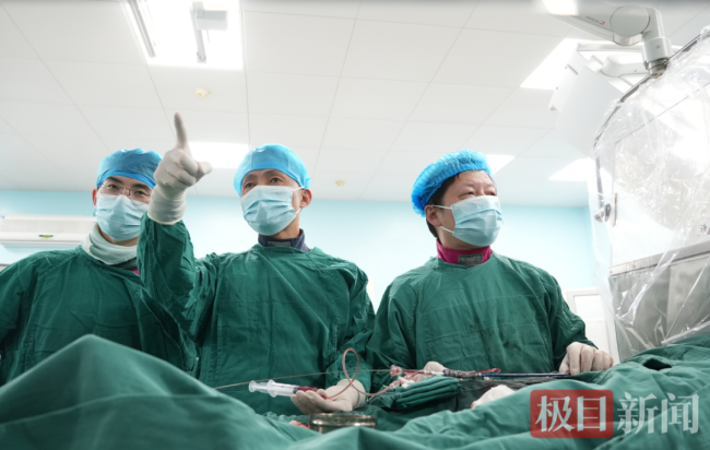 39岁男子心脏多长了“一条电线” 生死关头ECMO救回