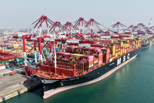 记者谈首季经济｜在港口触摸中国外贸新脉动