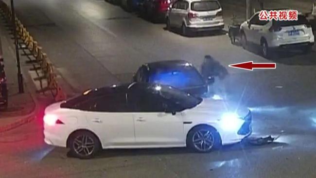 男子载着2岁孩子醉驾，孩醉祸撞车后“栽赃”妻子！驾撞京交警追北京交警追问出更离谱真相 二次醉驾再酿祸