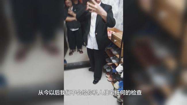 业主家中墙壁被“穿孔” 物业回应 电梯施工所致争端升级