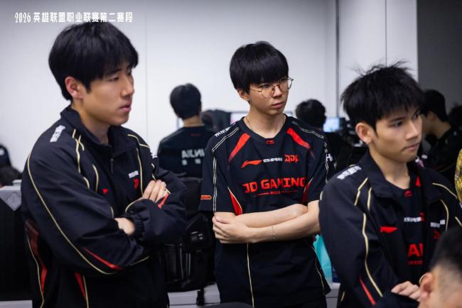 WE对战JDG 悬念不大对决