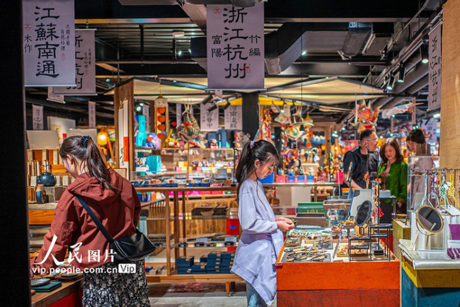 上海:首店经济激活商业街区活力 助力春日消费升温
