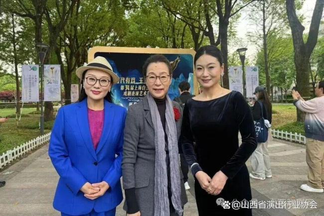 晋城上党梆子又拿大奖 李丹荣获白玉兰配角奖