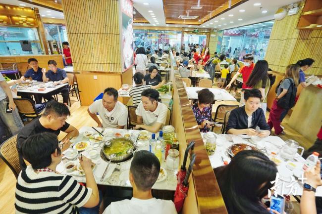 莫氏鸡煲分店开业：下午两点仍满客 顺德首店火爆迎客