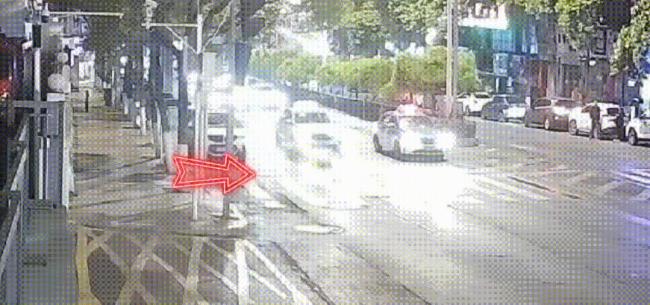 外卖员遭遇“开门杀”被撞飞数十米