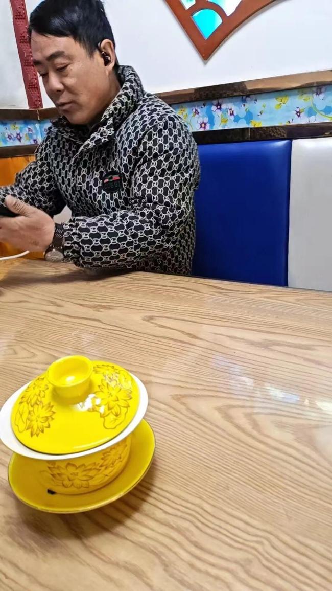 25吨的吊车 拉了30吨的父爱 温情故事感动网友