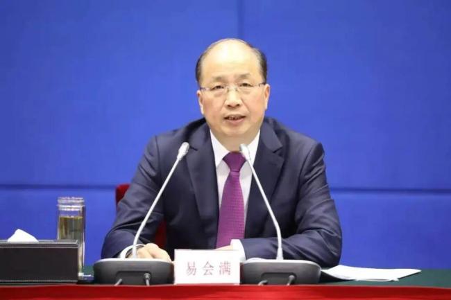易会满被双开：搞权色、钱色交易