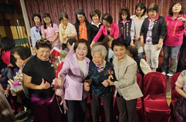 台中市长卢秀燕出席妇女会活动 现场多人表态支持其参选