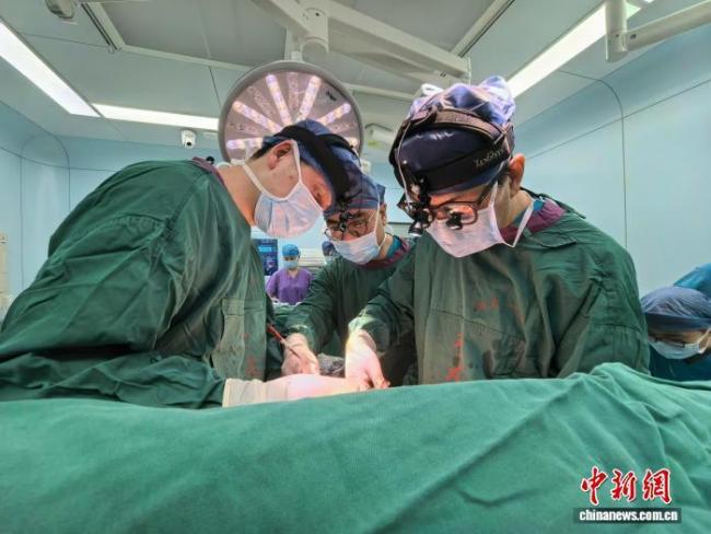 全球首例肝移植术后双人工心患者 康复顺利带来新希望