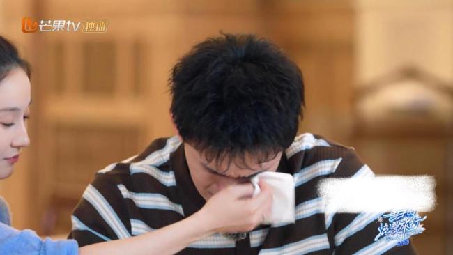 孙杨谈起没给张豆豆办婚礼直接哭了