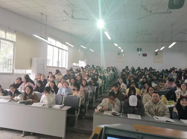 5年1.22万个本科专科点被砍掉 国度计策下的西席大洗牌