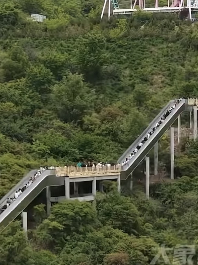 景区建近30部电梯 游客实现无痛爬山 免费开放引关注