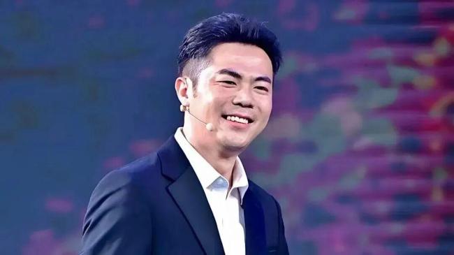 张元英救了霸王茶姬 偶像带货逆转表情