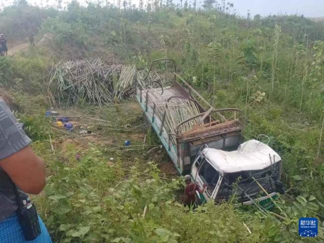 缅甸首都发生翻车事故致16死 38人货车失控