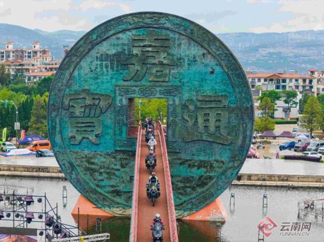 云南会泽金布多摩托车越野赛开赛 全国高手巅峰对决