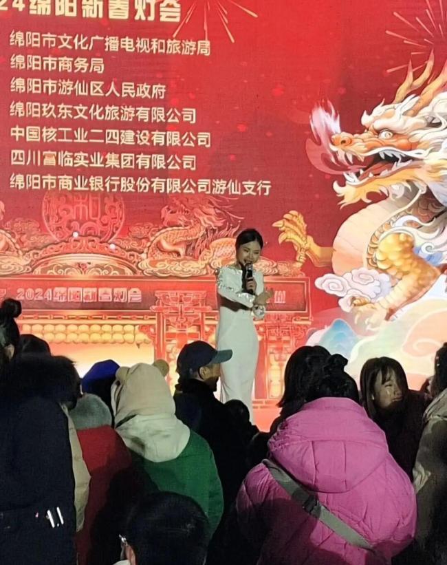 绵阳知名主持人熹菲去世 抗癌斗士生命谢幕