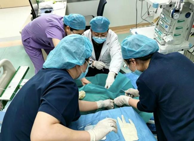 4岁男童11楼坠落奇迹生还 母亲发声 感恩医护人员