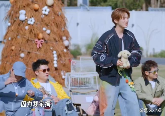 鹿晗的狗狗馒头9岁了 暖心考量背后的尊重
